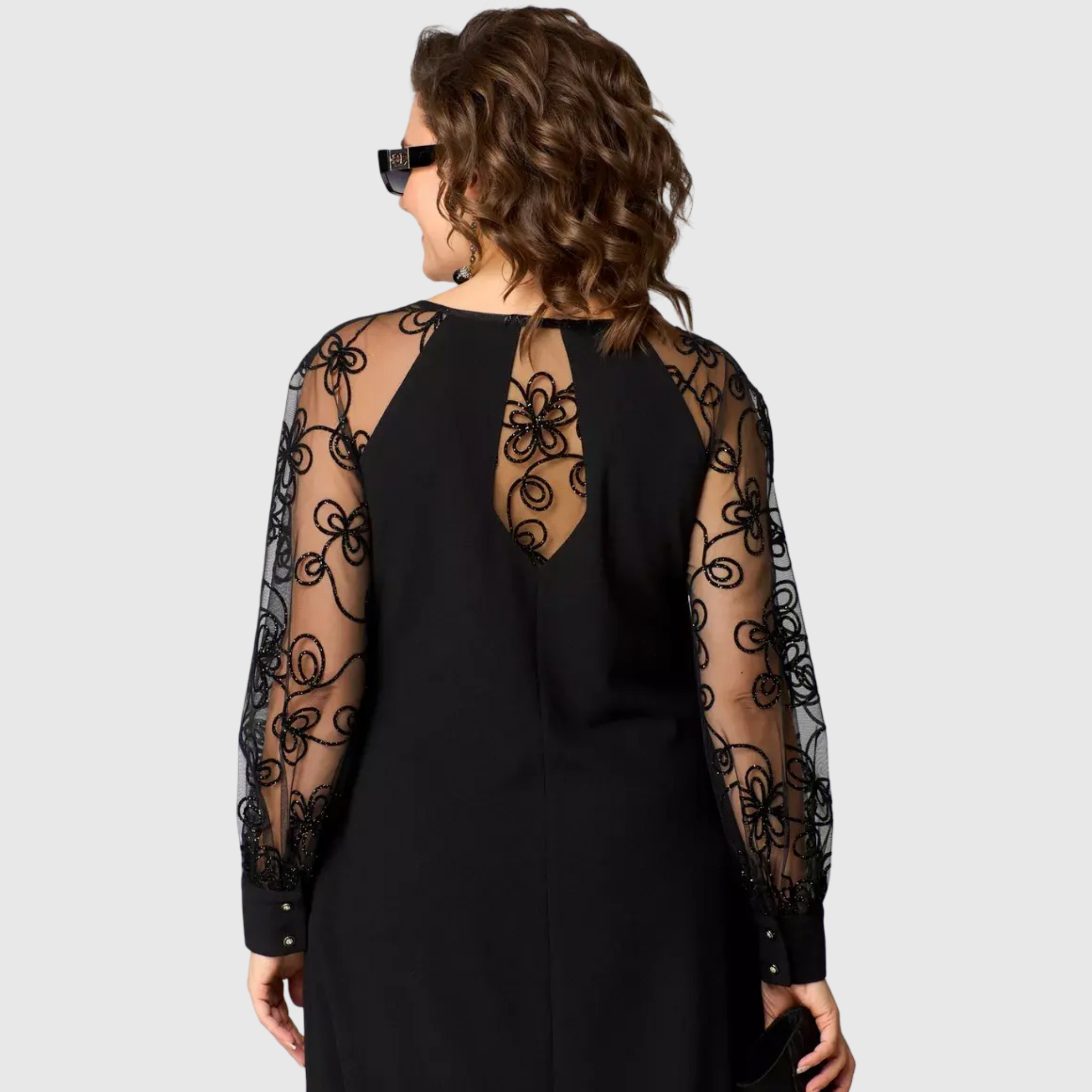 Aira | Κομψό μαύρο φόρεμα με δαντελένια μανίκια