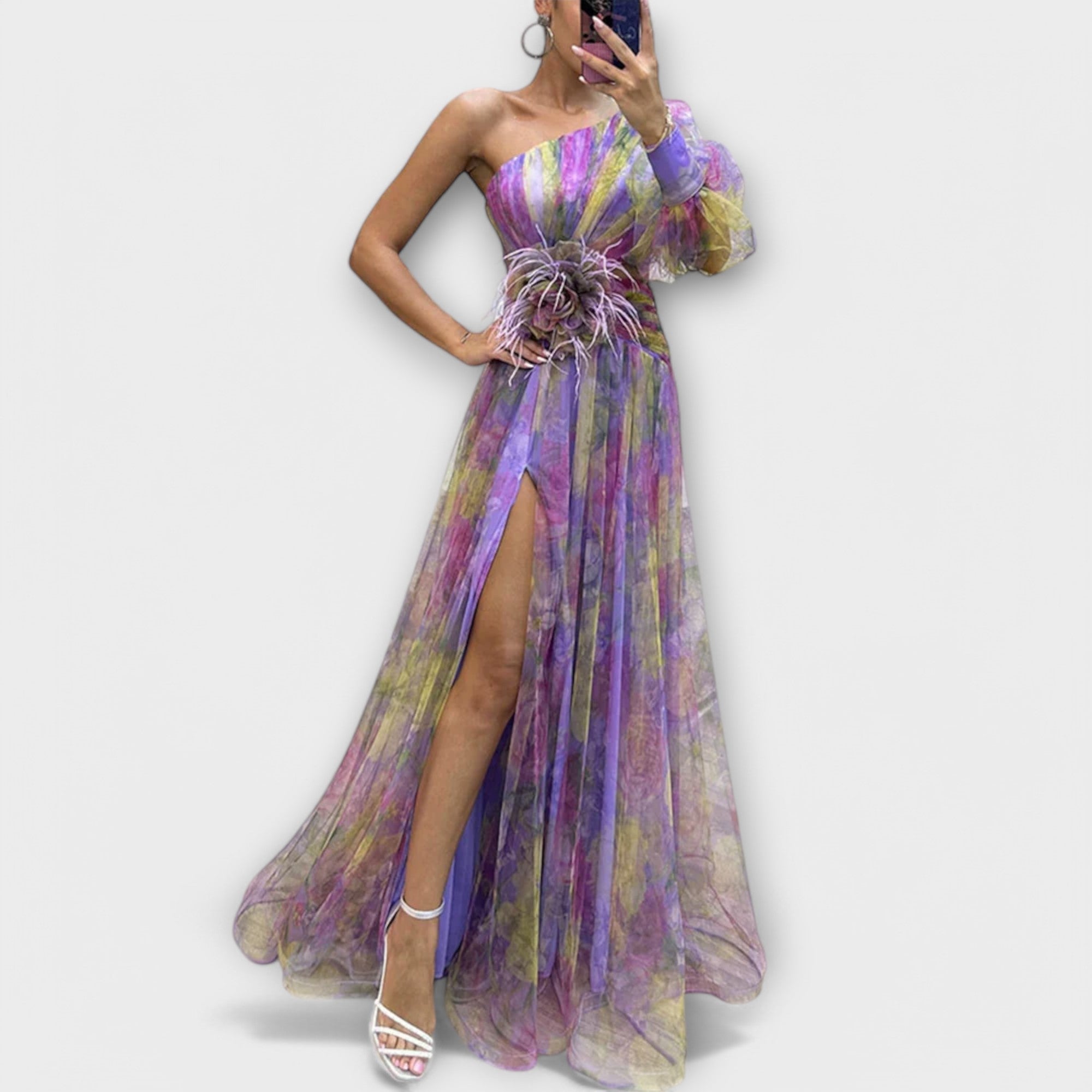 Κομψό βραδινό φόρεμα με έναν ώμο και κομμένο σχέδιο