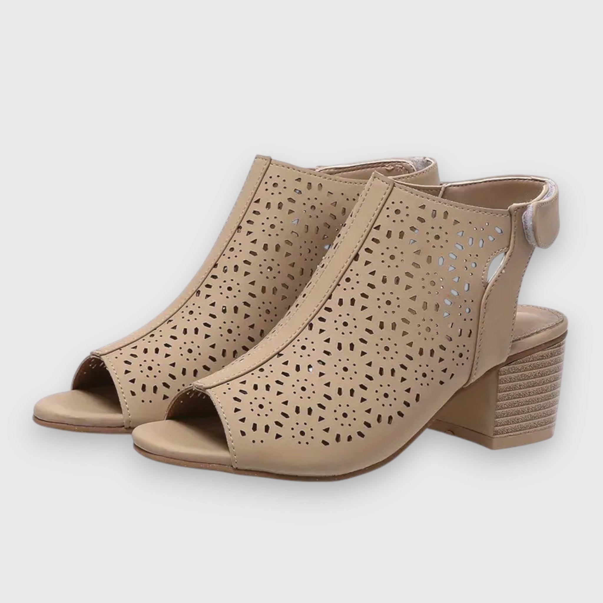 Μίρα – Σανδάλια